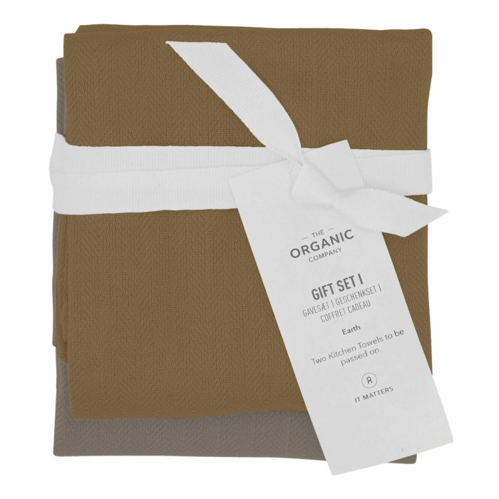 A long lasting kitchen towel gift set with two large kitchen towels in a complementary colour palette. Presentable, thoughtful and sustainable. Each towel measures 53 x 86 cm. Seen here in Earth colour mix.