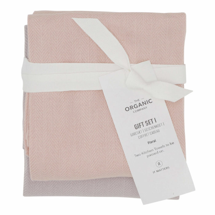 A long lasting kitchen towel gift set with two large kitchen towels in a complementary colour palette. Presentable, thoughtful and sustainable. Each towel measures 53 x 86 cm. Seen here in Floral colour mix.