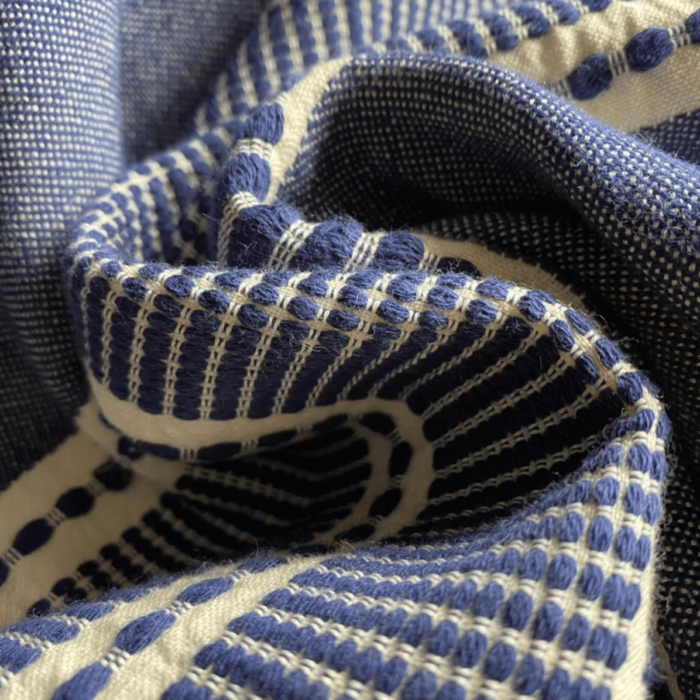 Sefa is a super soft deluxe and versatile peshtemal that has been traditionally loomed by master weavers from GOTS certified organic cotton. Size: 90 x 170 cm. Seen here in close up in Navy.